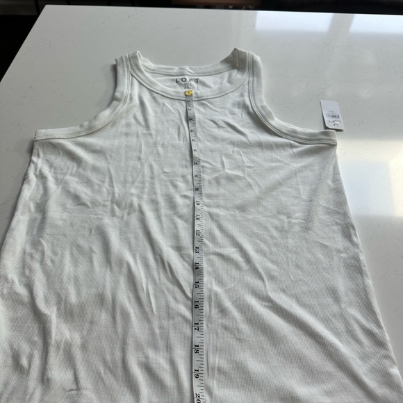 LOFT White Tank Top with Round Neckline and Sleeveless Style - Picture 6 of 9